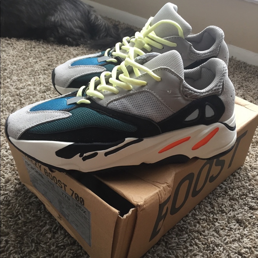 UA yeezy boost 700